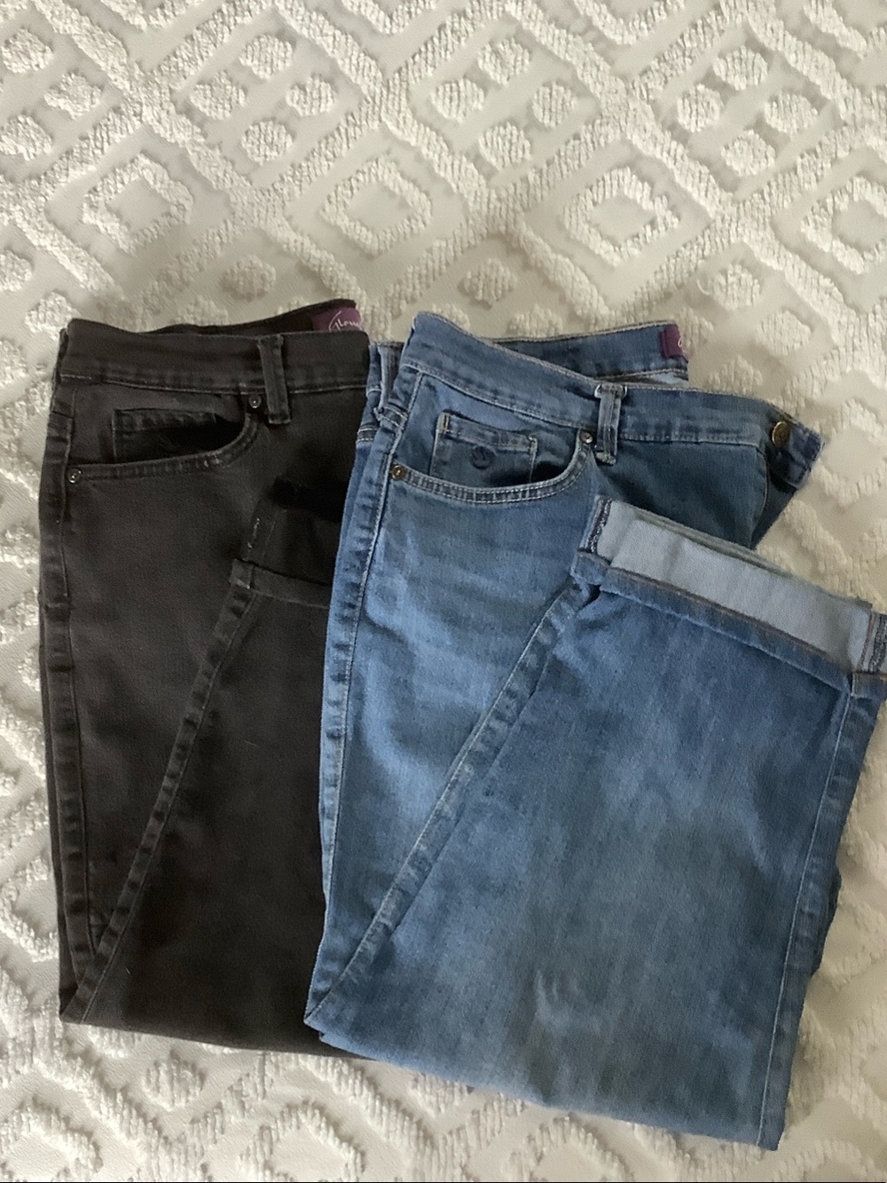Two pair Gloria Vanderbilt Women's Capri Cuffed Jeans - Black and Blue Size 18